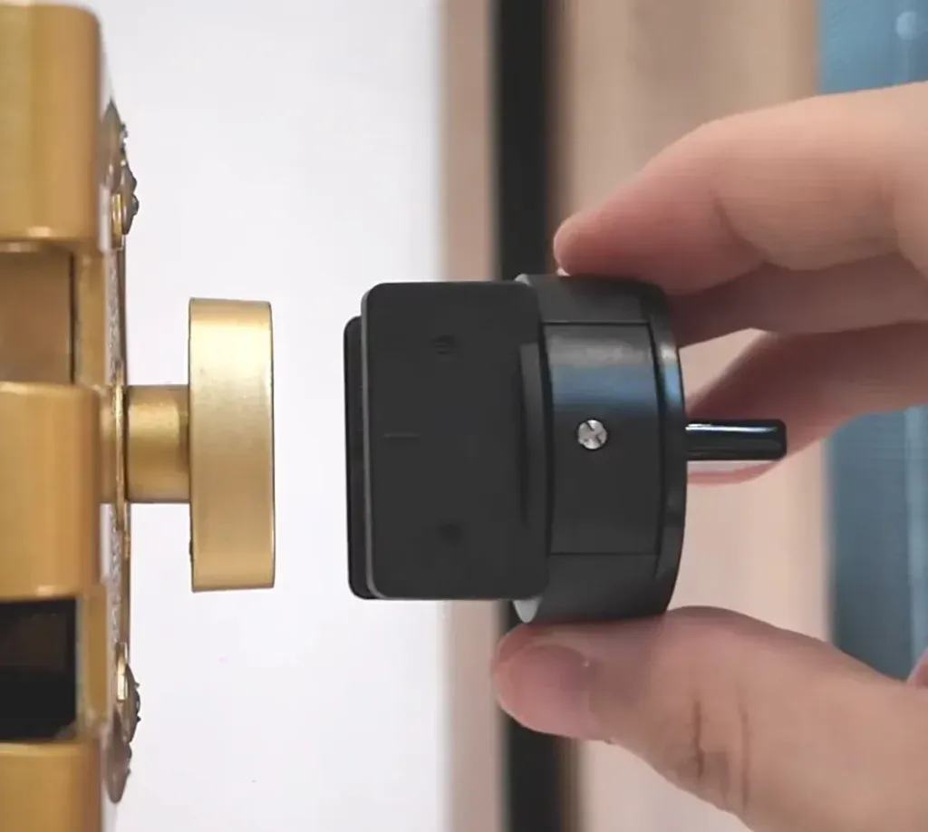 Close-up of SwitchBot Lock Pro universal finger adapter mechanism gripping a standard deadbolt thumb-turn, illustrating mechanical backlash management.